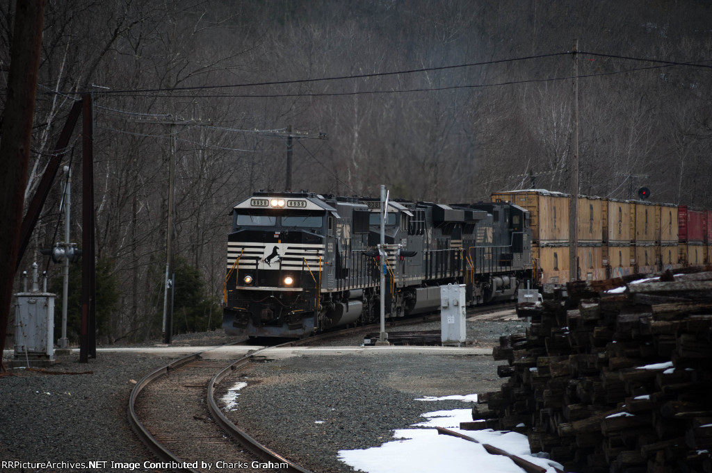 NS 6959 through another crossing